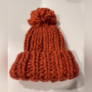 Knit beanie with Pom - rust color